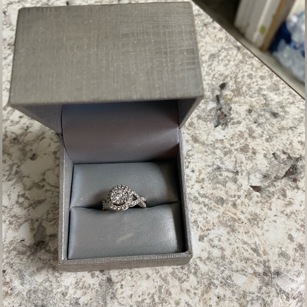 10k diamond engagement ring